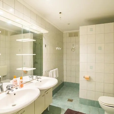 Central Apartment *
