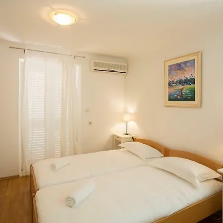 Central Apartment Apartman *