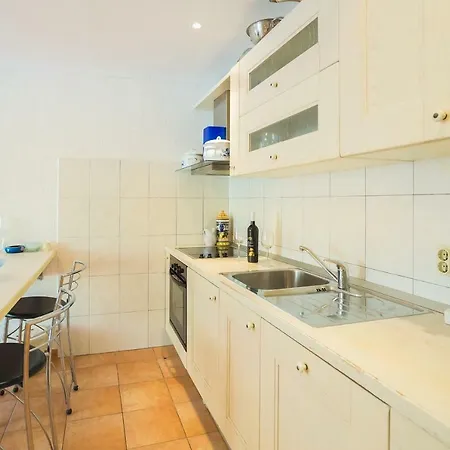 아파트 Central Apartment *